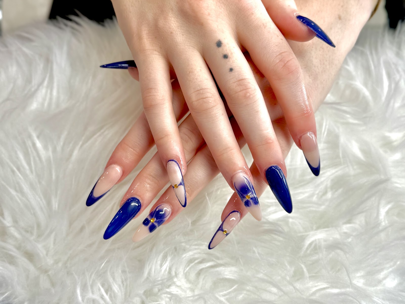 Bella Nails & Lash nail photo 1